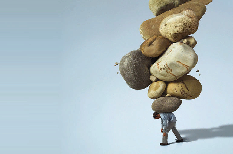 Груз перемен на плечи лег, И голос испытаний строг - "Зачем распахиваешь сердце
И в душу открываешь дверцу?!". Цитата из стихотворения Галины Сафроновой "Ты жаждешь в жизни перемен?"