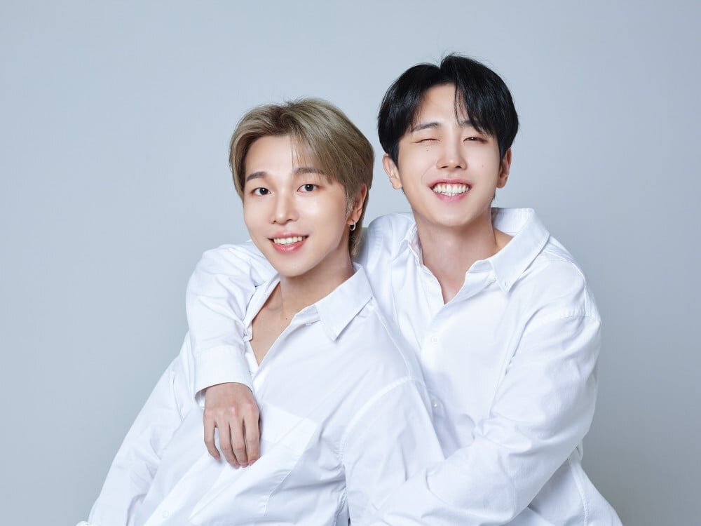 11 июля группа объявила о выходе своего первого сингл-альбома "Summús".