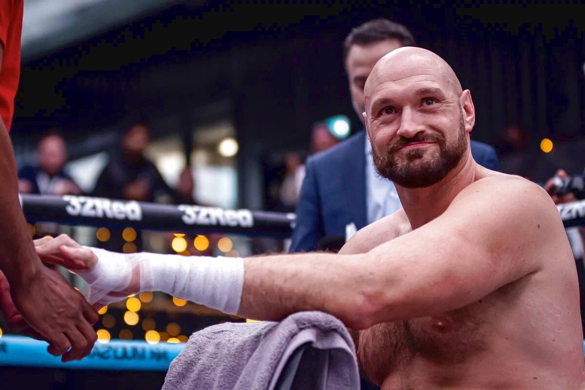 Британский чемпион мира в супертяжелом весе по версии (WBC) - Тайсон Фьюри