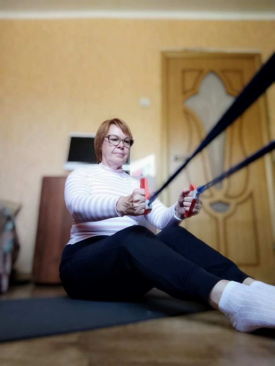 Упражнения с тренажёром.