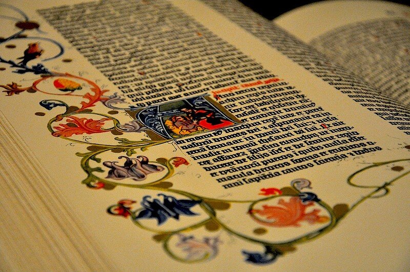 Страница средневековой книги.