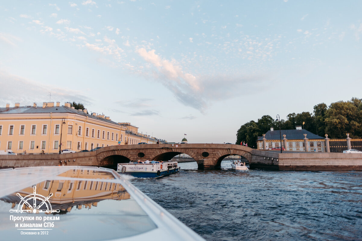 Теплоходы "Атлант" и "Гармония"