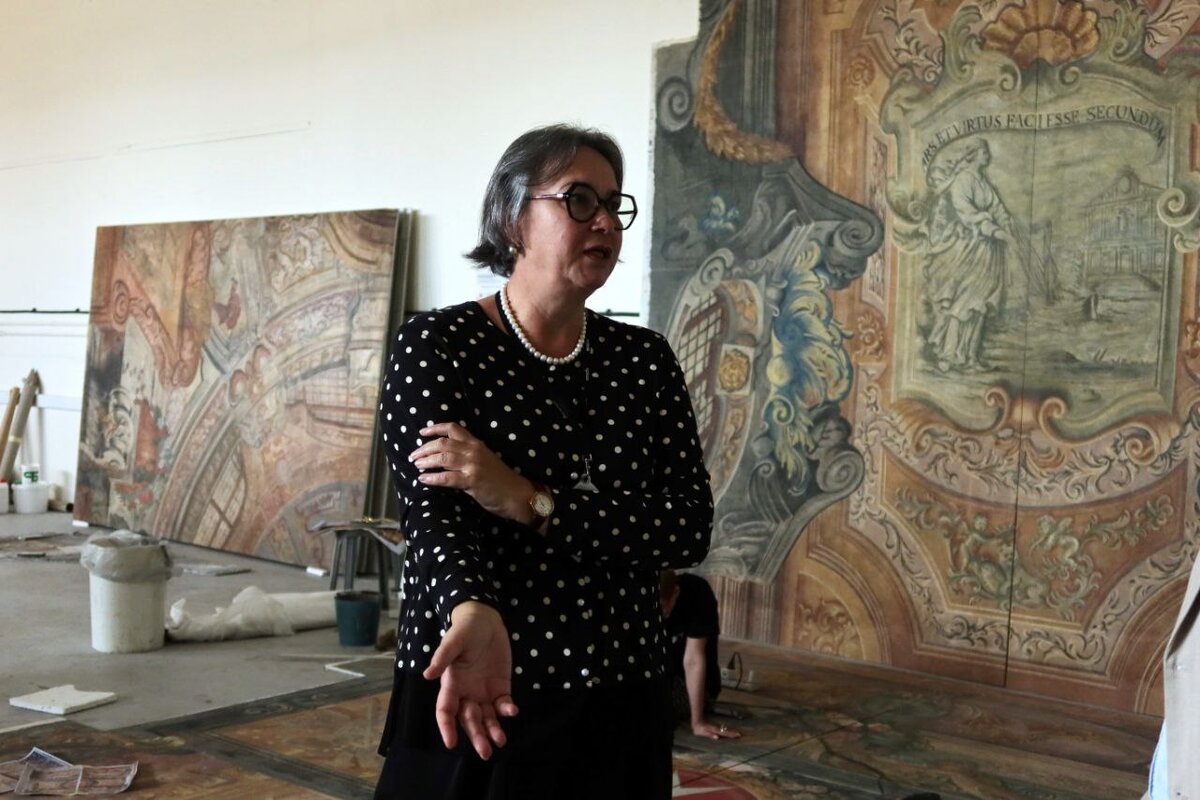 Принимаю посильное участие в реставрации потолков Дворца Великих Магистров.