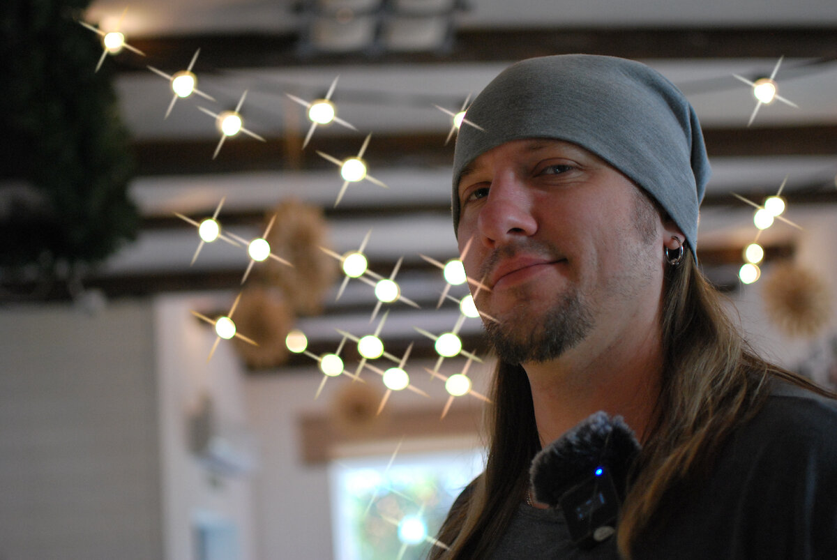 Эти забавные звёздочки можно получить на любом снимке прямо в камере (меню Ретуш). Главное, чтобы в кадре были точечные засветки.