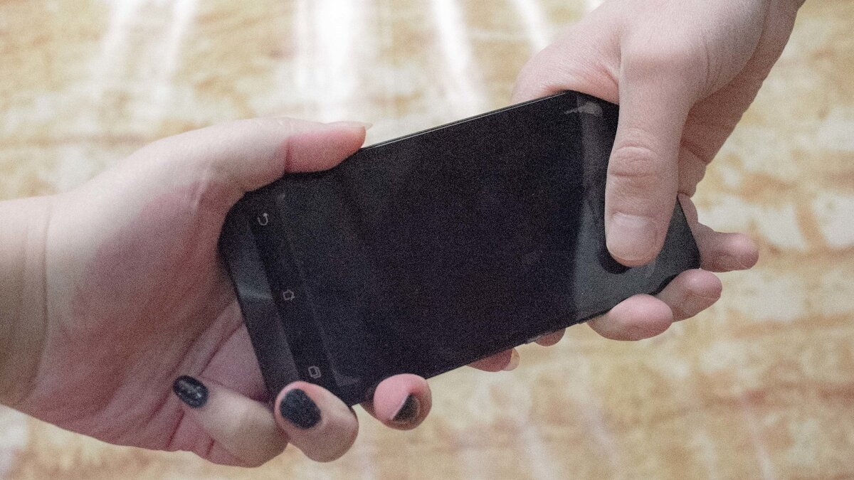     Неизвестные обокрали девушку, которая упала в обморок на Пушкинской в Ростове, об инциденте она рассказала в соцсетях.