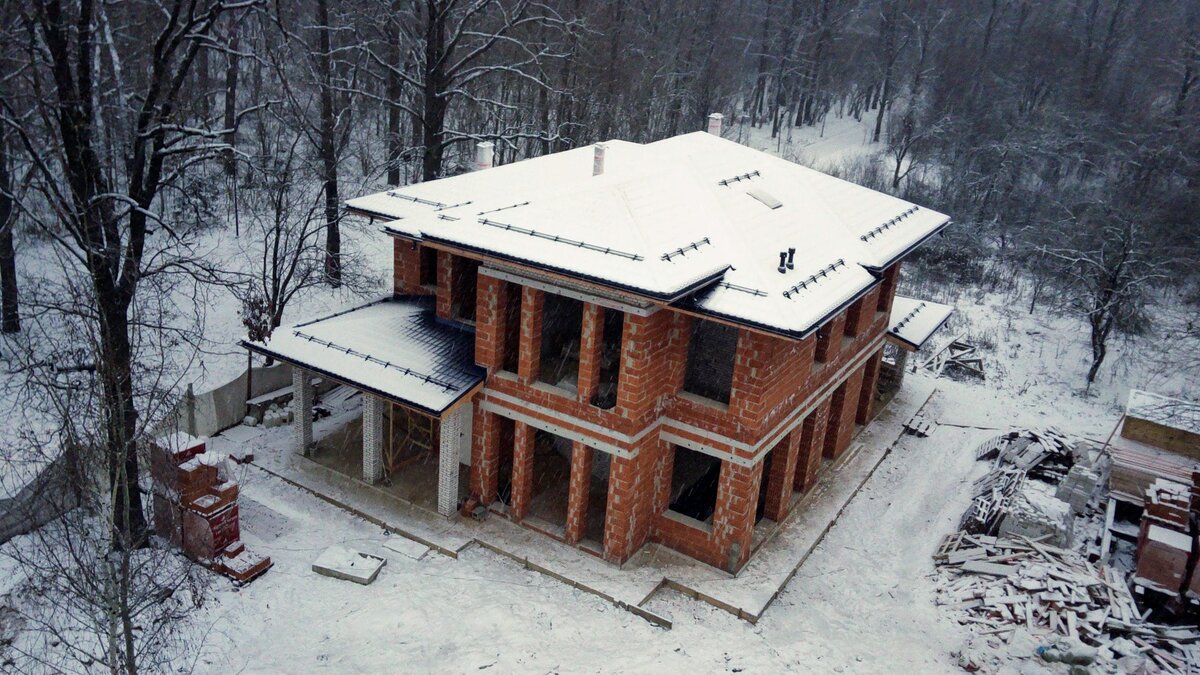 Почему выгодно выполнять монтаж кровли зимой | roof-krovlya | Дзен