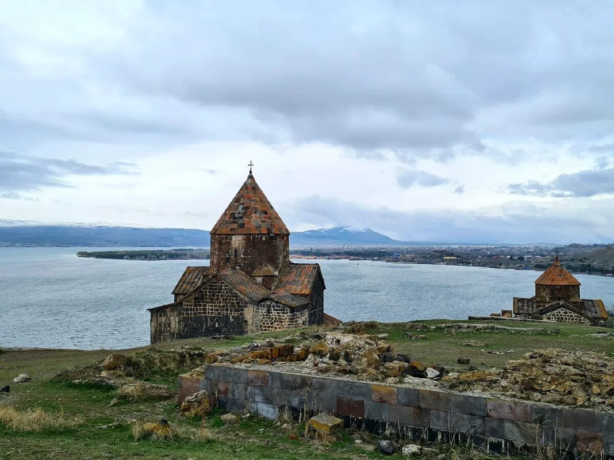 Озеро Севан и монастырь Севанаванк