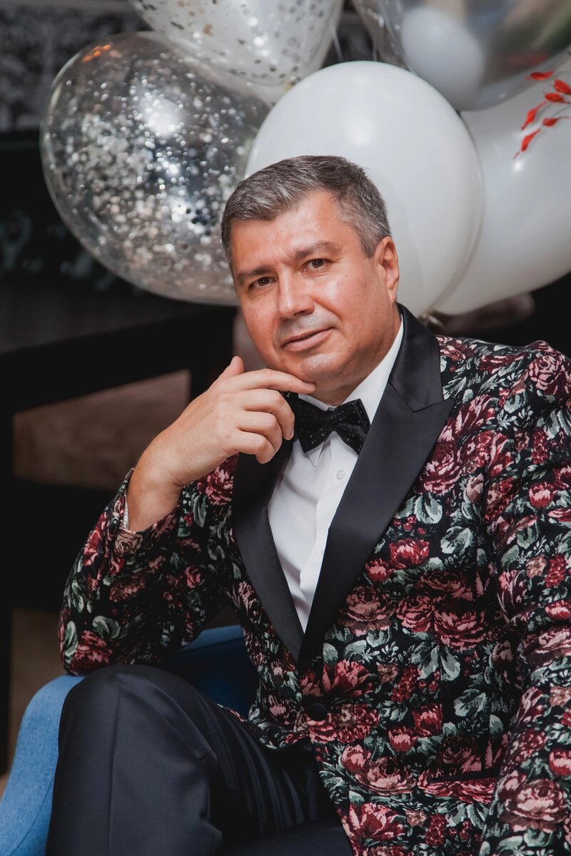 Ведущий, Организатор, Режиссёр, Артист театра и кино Александр Михайленко.