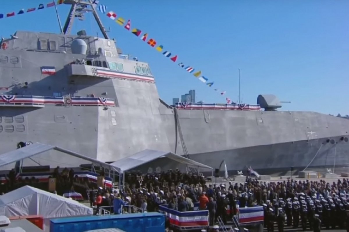    В Австралии впервые в истории ввели в эксплуатацию корабль ВМФ США