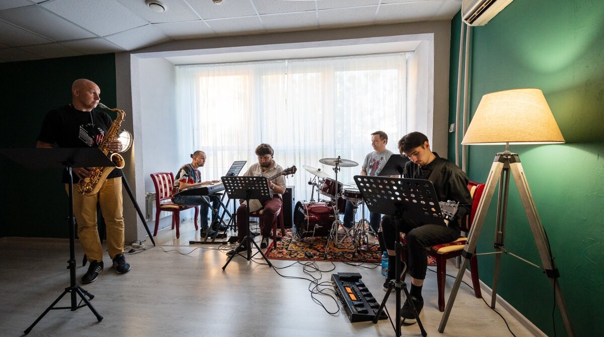  После посещения двух фестивалей "PATIO JAZZ FEST "  на LIKERKA LOFT в Туле, которые прошли с аншлагом  в 2022 и 2023,  я  понял, что в нашем городе люди любят джаз, также к нам в гости, с большим...-13