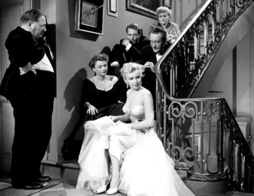 Слева - внук Герша Маркисона Григорий Ратов (кадр тз фильма "Все оЕве" с Мерилин Монро в главной роли)