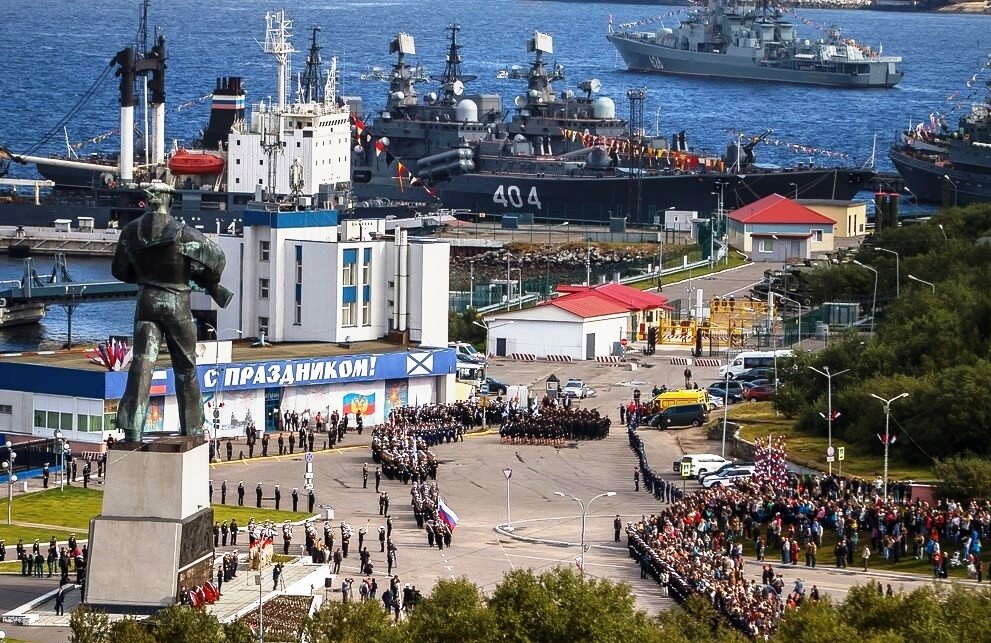 Севроморск, главная площадь