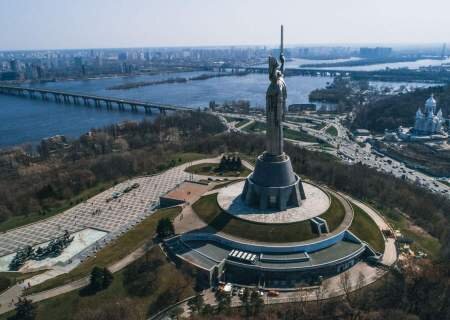    Дмитрий Ольшанский: Родина-мать высокая, бесноватых дураков издалека видно