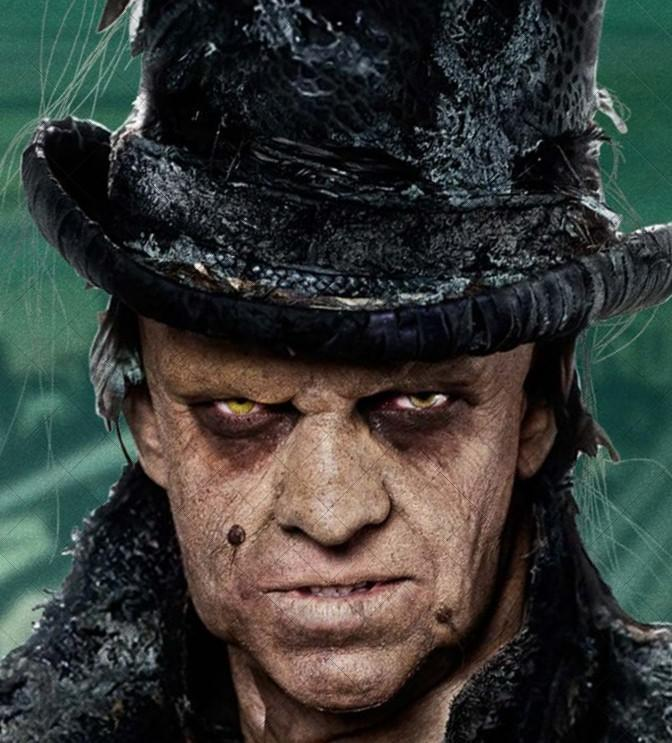 Хьюго Уивинг в фильме "Облачный Атлас" в роли вечного злодея.