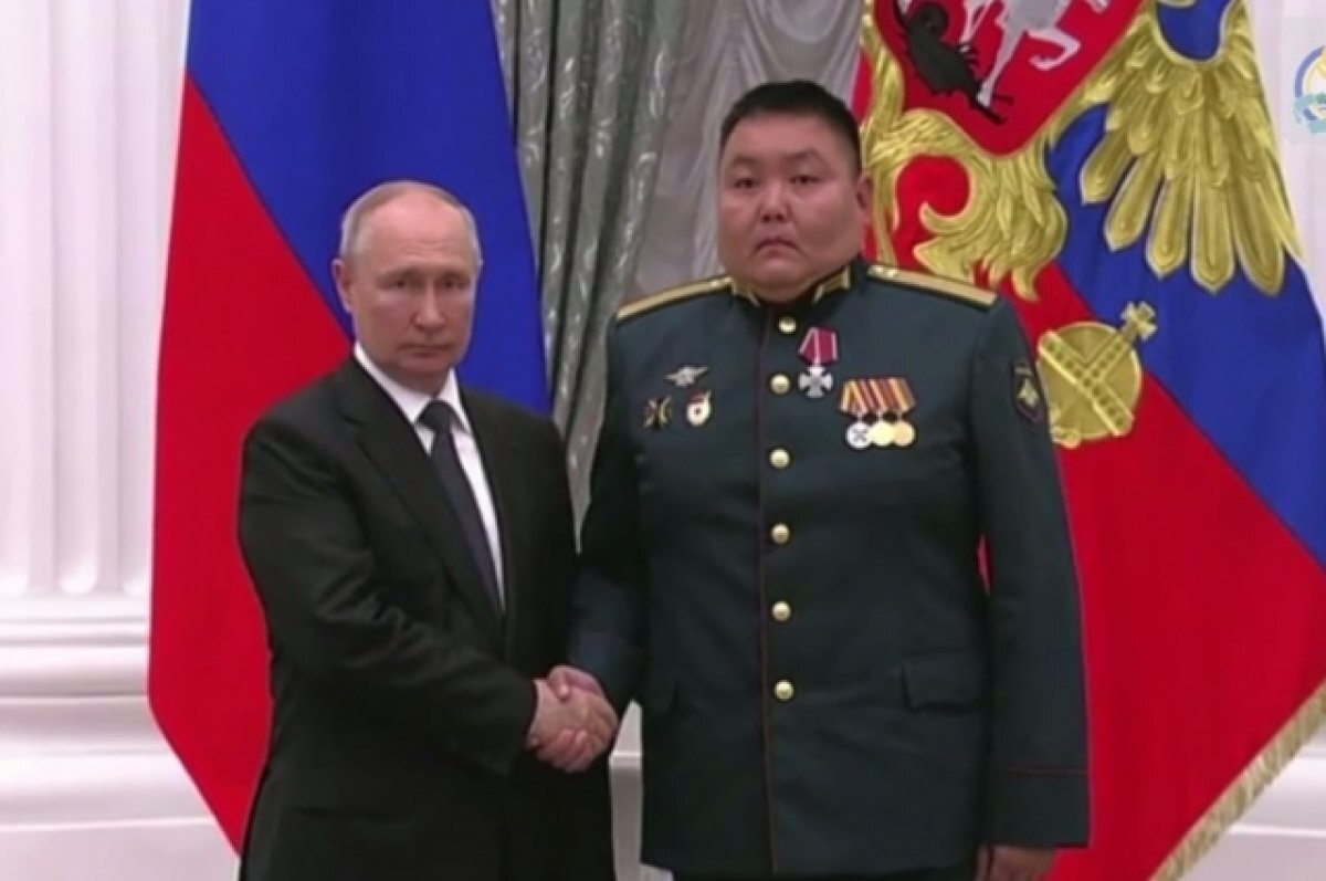    Президент России наградил орденом Мужества военнослужащего из Бурятии