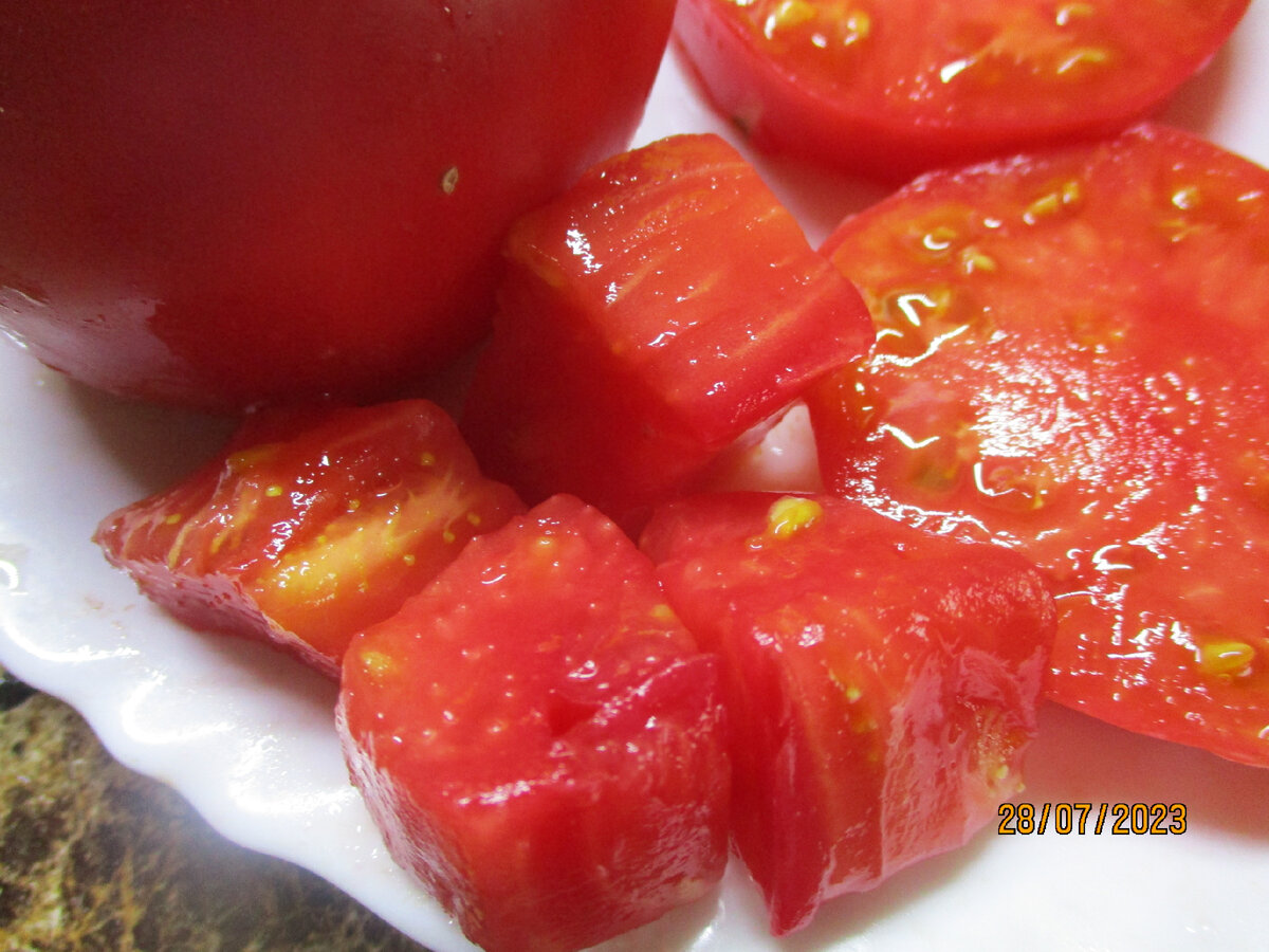 Продолжаю знакомить вас с самыми урожайными и вкусными томатными новинками 2023 года.  Томат Большая малина - считается одним из самых лучших высокоурожайных сортов Болгарии. №920.