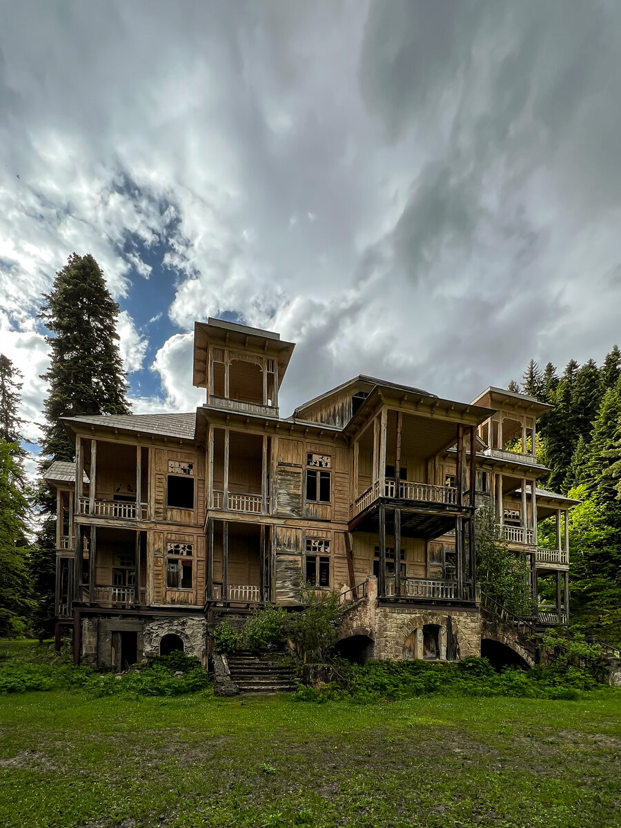 Корпус 1 один санатория в Шови. Он же дача Сталина.