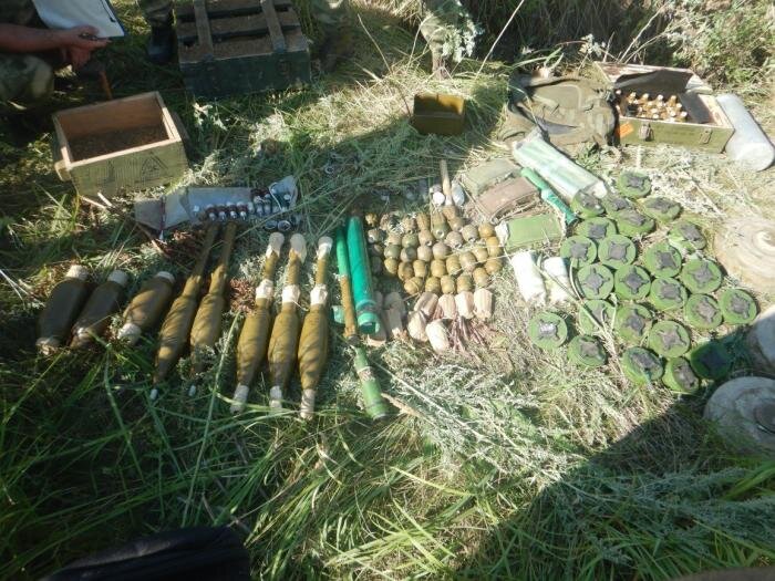 В Славяносербском районе ЛНР найдено несколько тайников с боеприпасами, источник – Телеграм-канал Донбасс решает