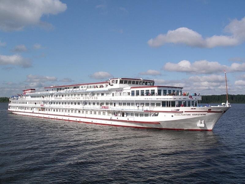 Четырехпалубный теплоход «Константин Коротков»