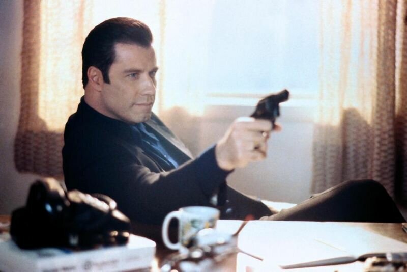 Пистолет? Ну что вы, он только для исключительных случаев! Кадр - Кинопоиск.ру