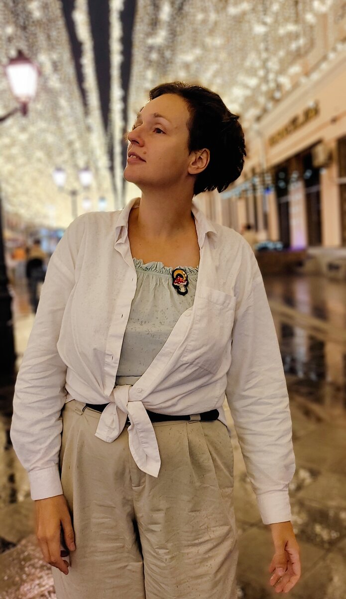 Просто про красивое. Послушать музыку улиц и шум дождя...