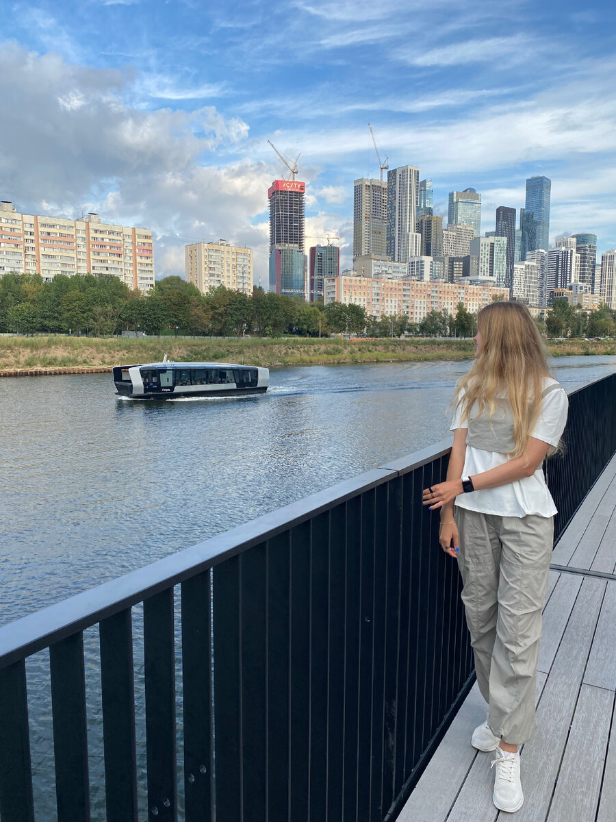 Новая набережная в Москве. Очень необычное место 😍. Ощущение, что попал в  будущее 🚀 | travel_ok | Дзен