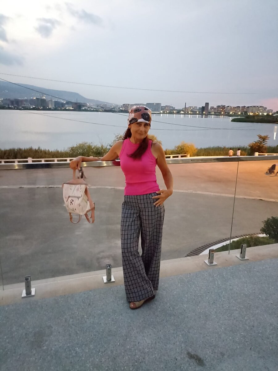 Махачкала. Кошу под местных барышень) Фото автора.