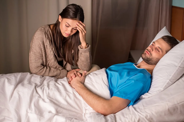 Опять ты всю комнату выстудил, Саша! Ну холодно же, вот тебе только простыть ещё осталось, — ворчала жена, закрывая настежь распахнутое окно. — Да не ворчи, милая, — отозвался мужчина на кровати.