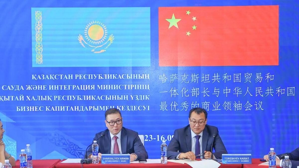    Фото: Gov.kz Август Макаров