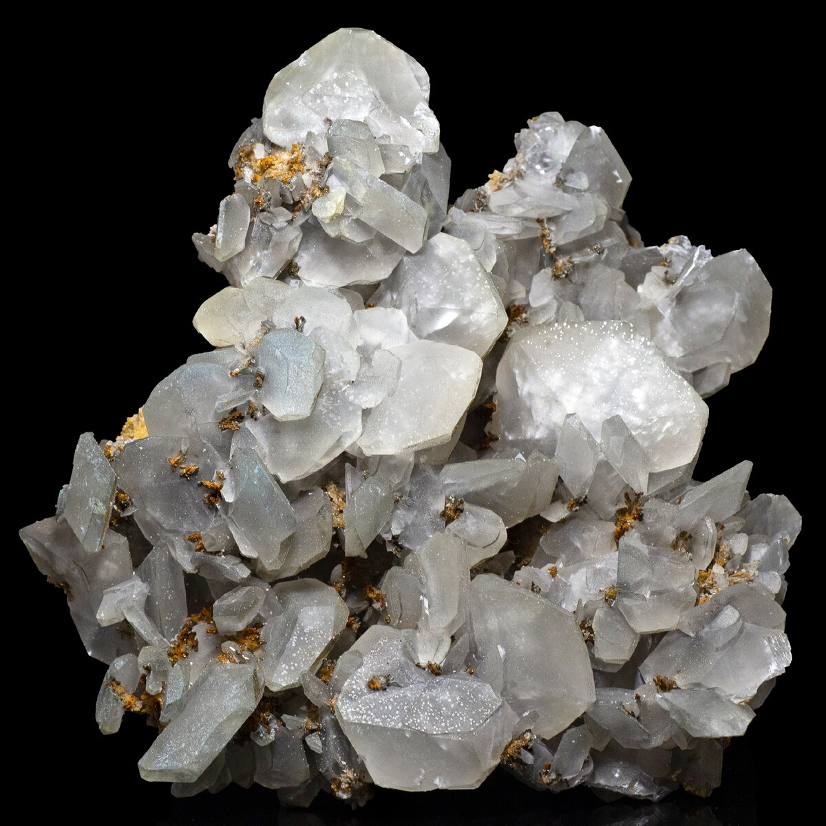 "Цветочный букет". Кальцит 17 х 16 х 7 см. Россия, Кавказ, Адыгея, Белореченское месторождение. Фотография Бадьяновой Л.В.