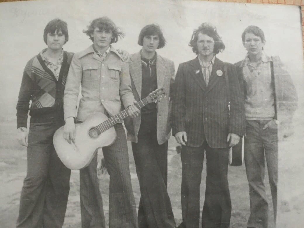  Друзья! Снова приветствую вас на своём канале подборкой фотографий, которые вы прислали в комментарии совсем недавно. Сегодня - юноши 70-х прошлого века. Ваши одноклассники, однокурсники, ровесники...