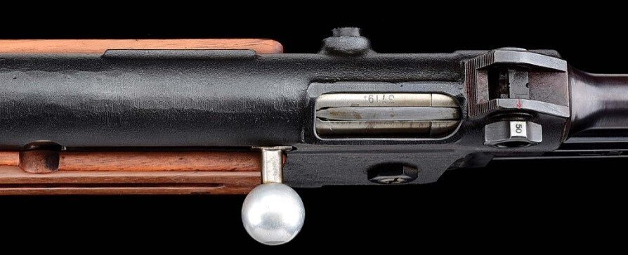Ствольная коробка пистолета-пулемета МР-48. Обратите внимание на следы литья и новый целик.