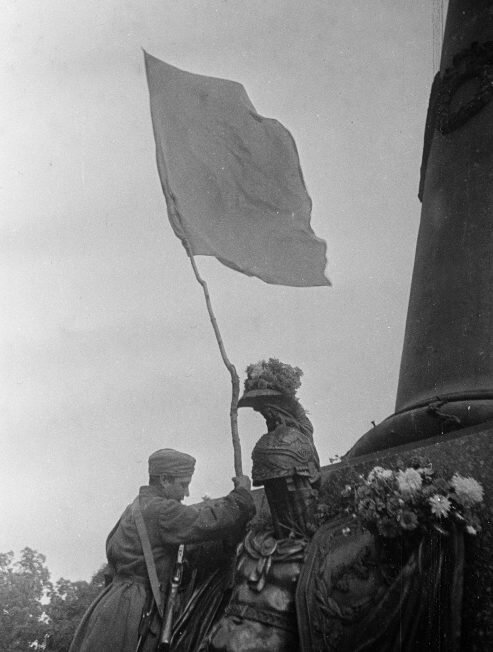 Странно, что в угоду шведам, которых победил Петр I, Полтава еще не ...