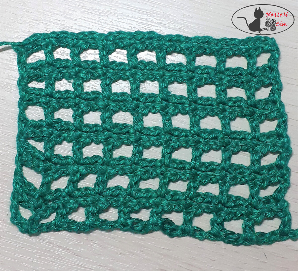 Почему-то именно с этим образцом хромает цветопередача, хотя сто раз фоткала!