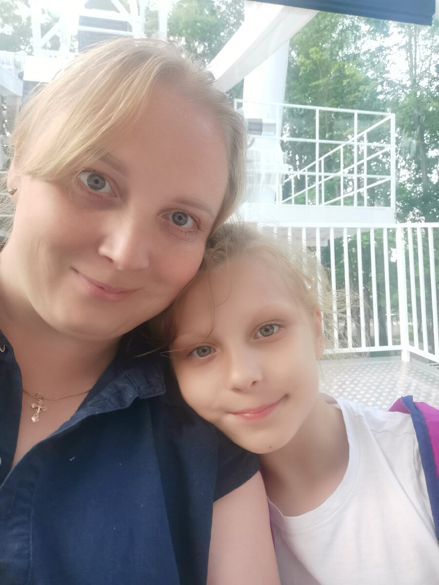 Мы с дочкой на колесе обозрения. Я была честна с собой и поняла что ребенок в моих приоритетах выше работы, поэтому я свое расписание стараюсь выстраивать вокруг ее графика 