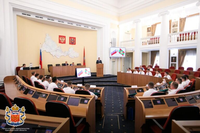    Денис Паслер встретился с молодыми оренбургскими пограничниками – выпускниками вузов Белов Михаил Александрович