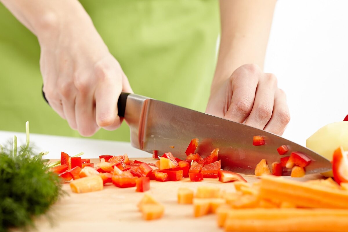    Острый и правильно подобранный прибор поможет быстро и легко нарезать продукты. Фото: img.fruugo.com