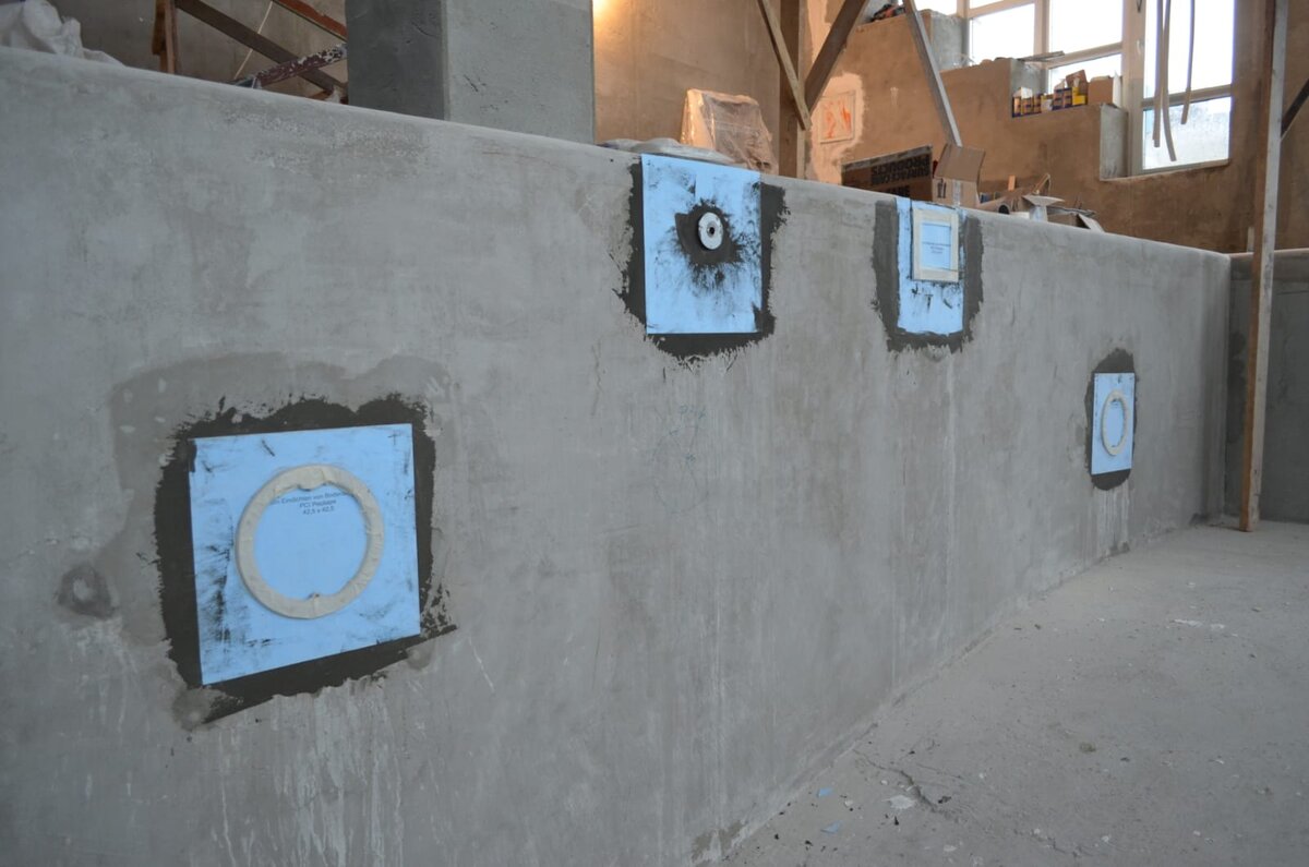 Подготовка поверхности и проведение работ по гидроизоляции 