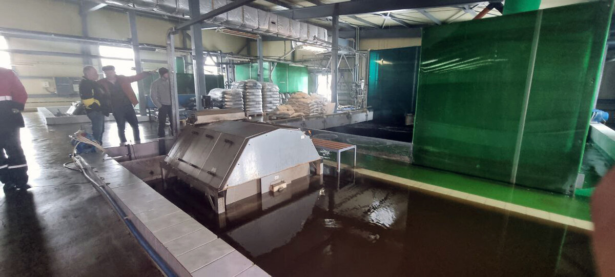 барабанный внутри резервуара