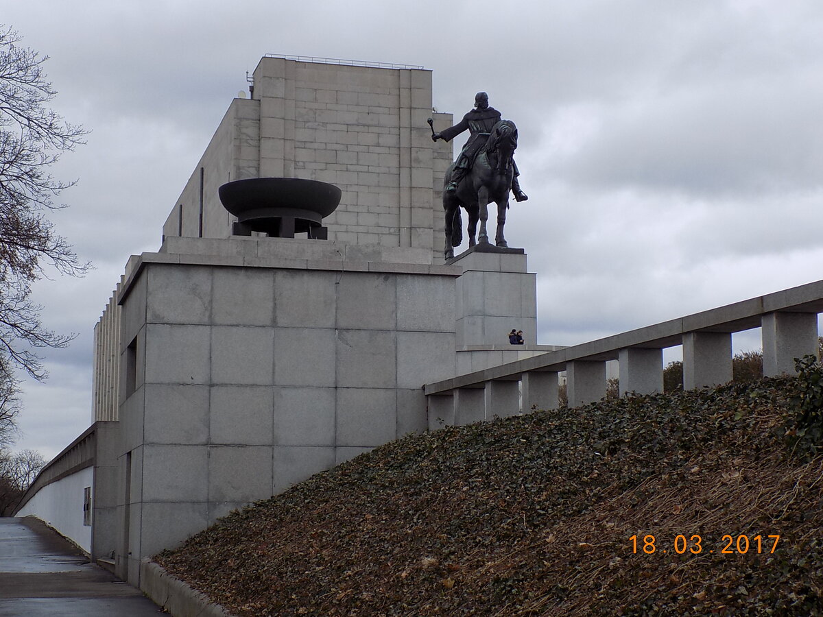 Статуя Яна Жижки на холме Витков