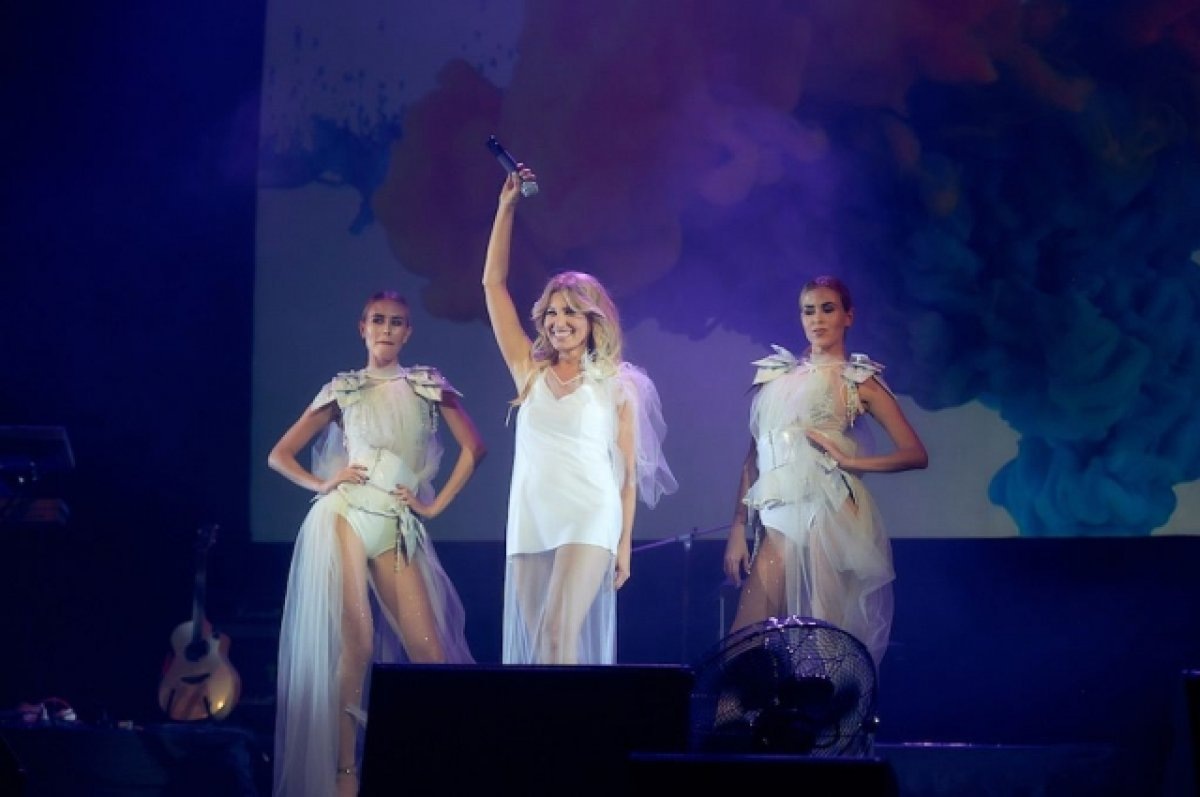    Ирина Нельсон и группа Reflex.