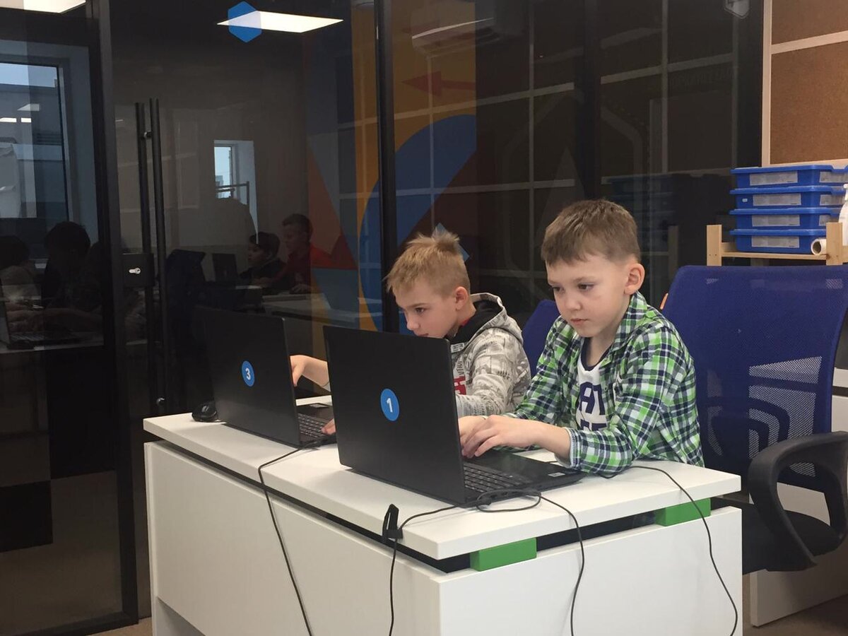 Робототехника для детей. Робототехника. Робототехника в школе. Робототехника дети 6 лет. Что такое робототехника для школьников.