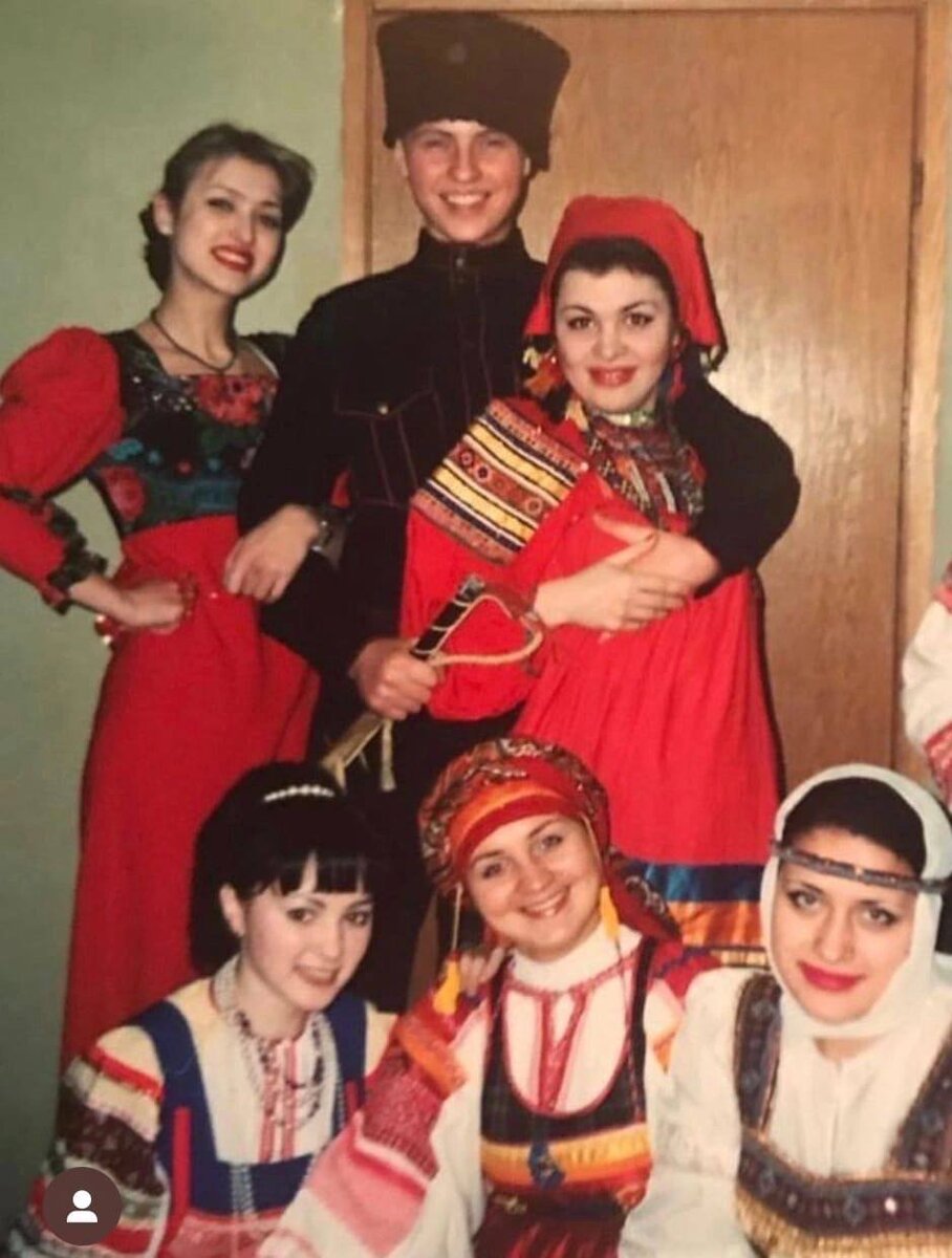 Артист всегда был в центре внимания дам. Фото: личный архив