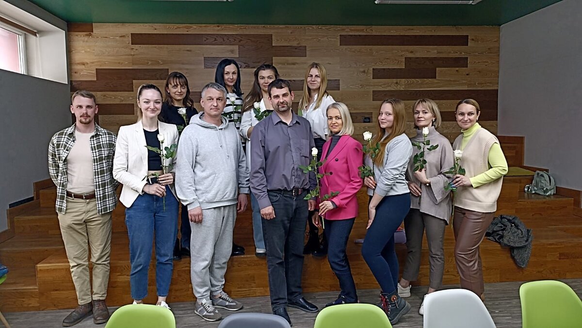 Преподаватель и медиатор Ян Меженин со слушателями курса о медиации. Фото из личного архива.