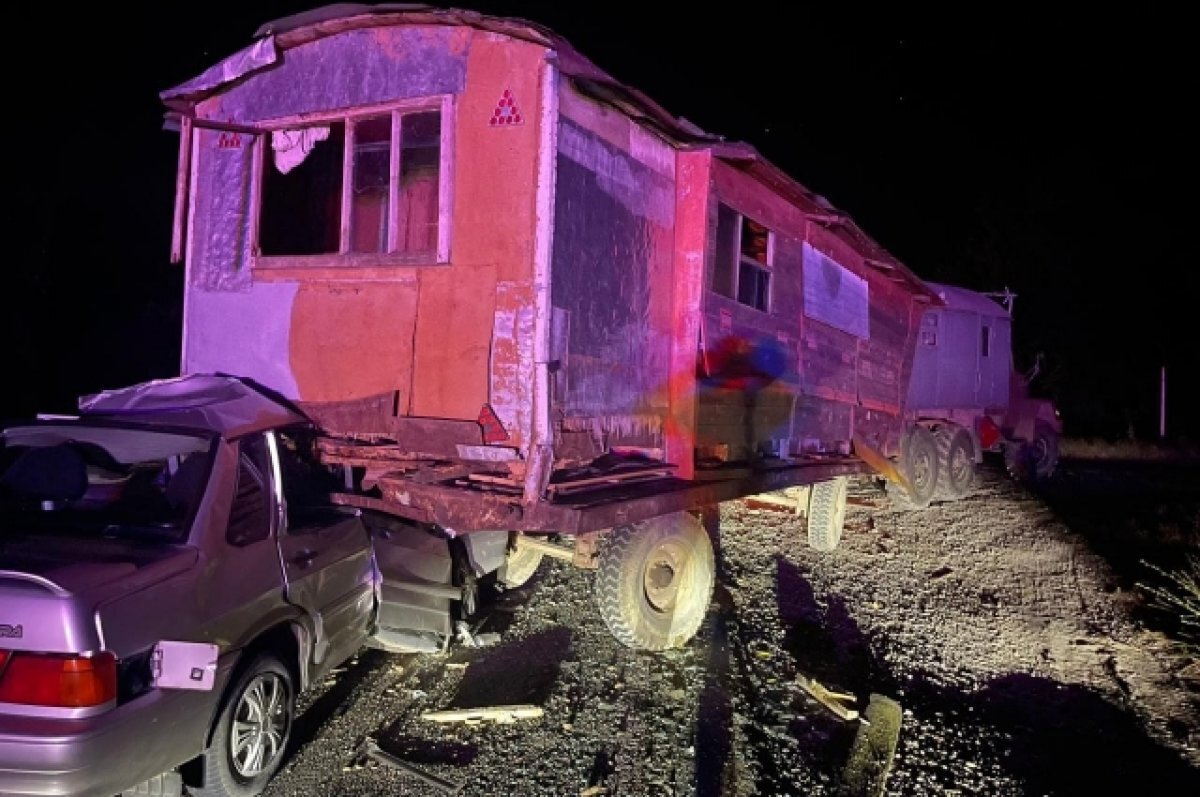    Водитель легковушки насмерть разбился о грузовой прицеп на Ставрополье