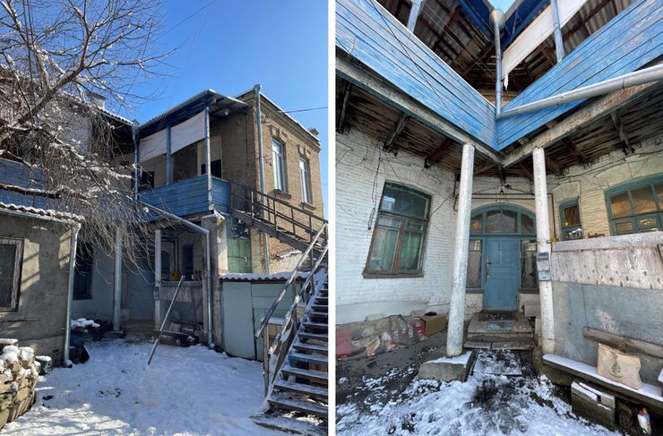 Возраст двухэтажного дома – больше века. Вход в нашу квартиру