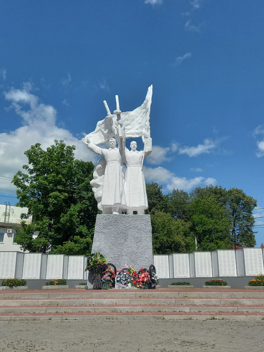 Вокзал, паровоз и два Ленина - чем нас удивила Шарья | Две дамы на  