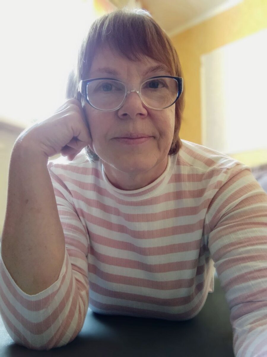 На коврике лежу, вроде как занимаюсь.