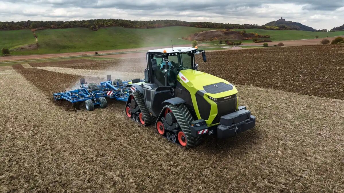  Фото: claas.de
Новый гусеничный трактор CLAAS XERION 12.650 в поле