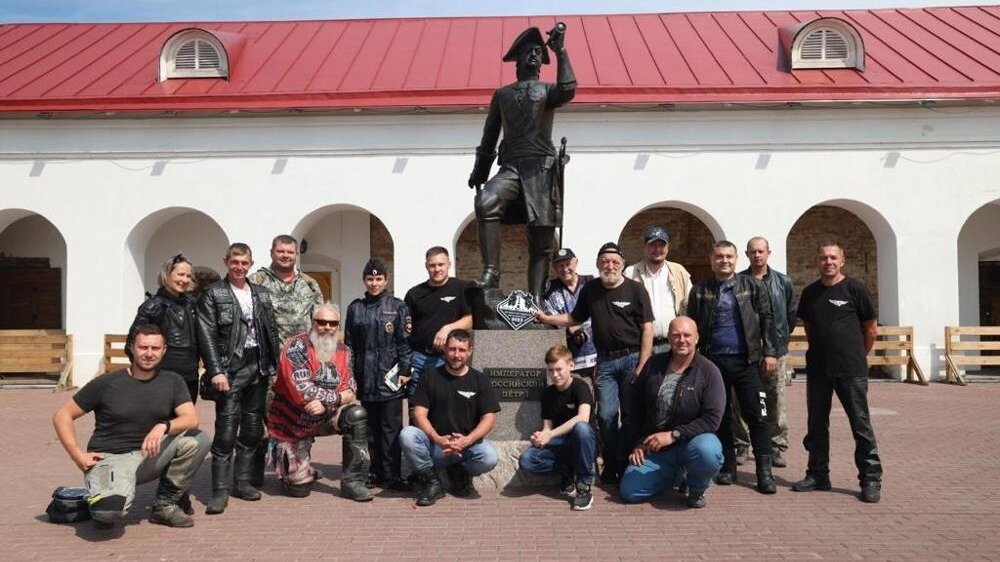     Участники приехали в наш город, им провели экскурсию по Омской крепости.